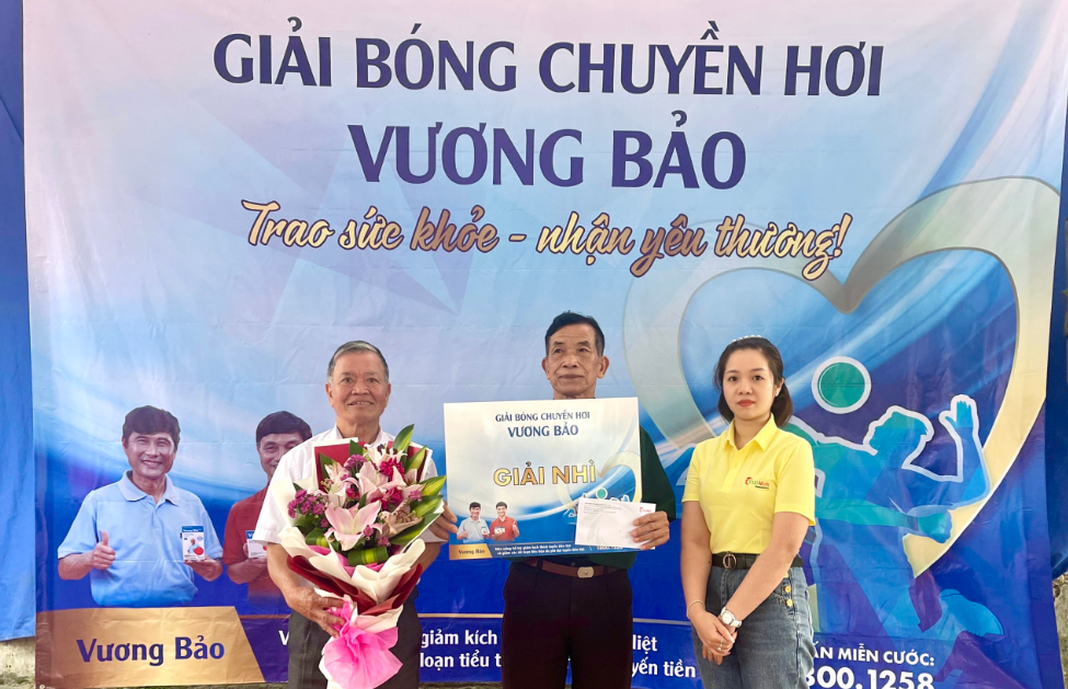 Các cụ cao tuổi tại Hiệp Hòa, Bắc Giang nô nức tham dự "GIẢI BÓNG CHUYỀN HƠI VƯƠNG BẢO"